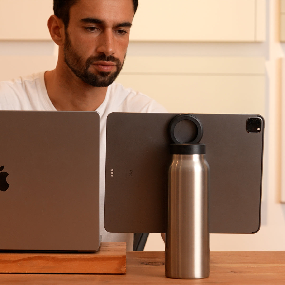 Ringo Water Bottle - with Magnetic Phone Mount - Stainless 710ml (24oz)